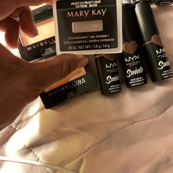 Makeup bundle - Picture 3 of 5